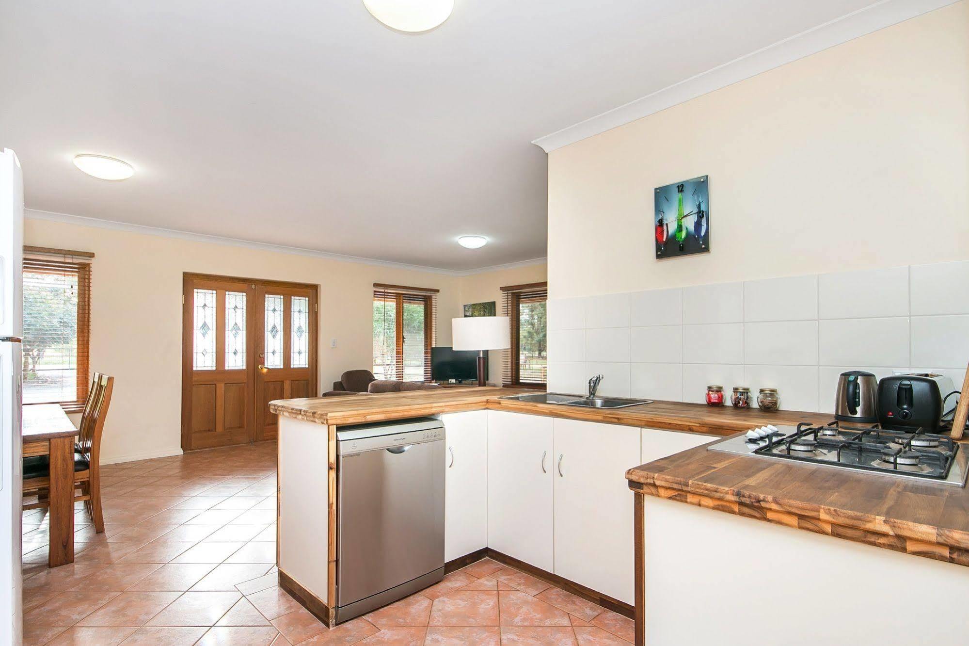 Coranda Lodge Armadale Экстерьер фото